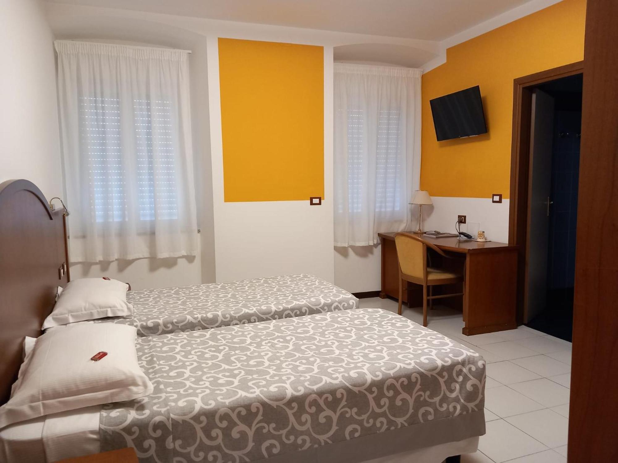Hotel Italia ตรีเอสเต ภายนอก รูปภาพ