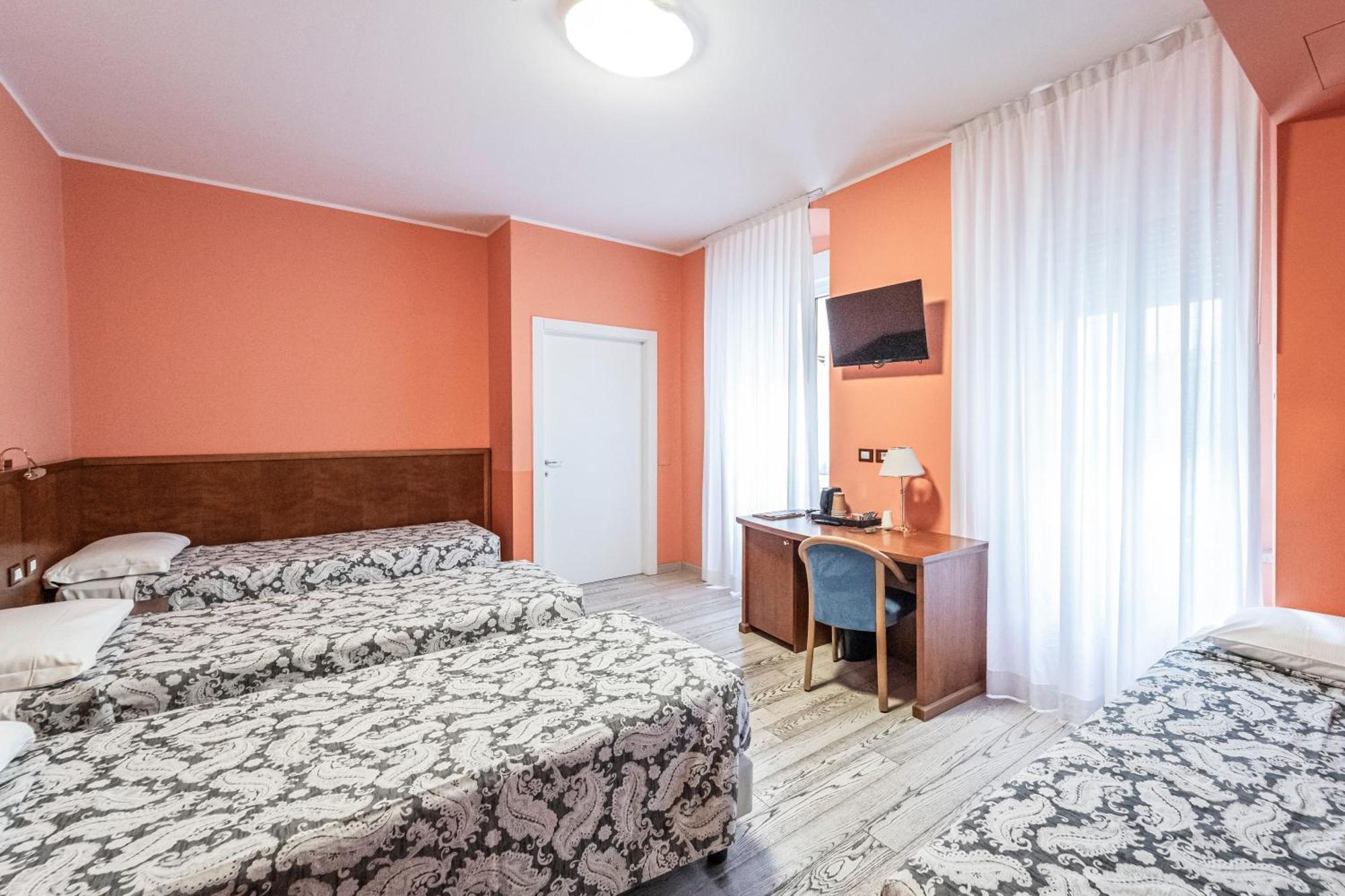 Hotel Italia ตรีเอสเต ภายนอก รูปภาพ