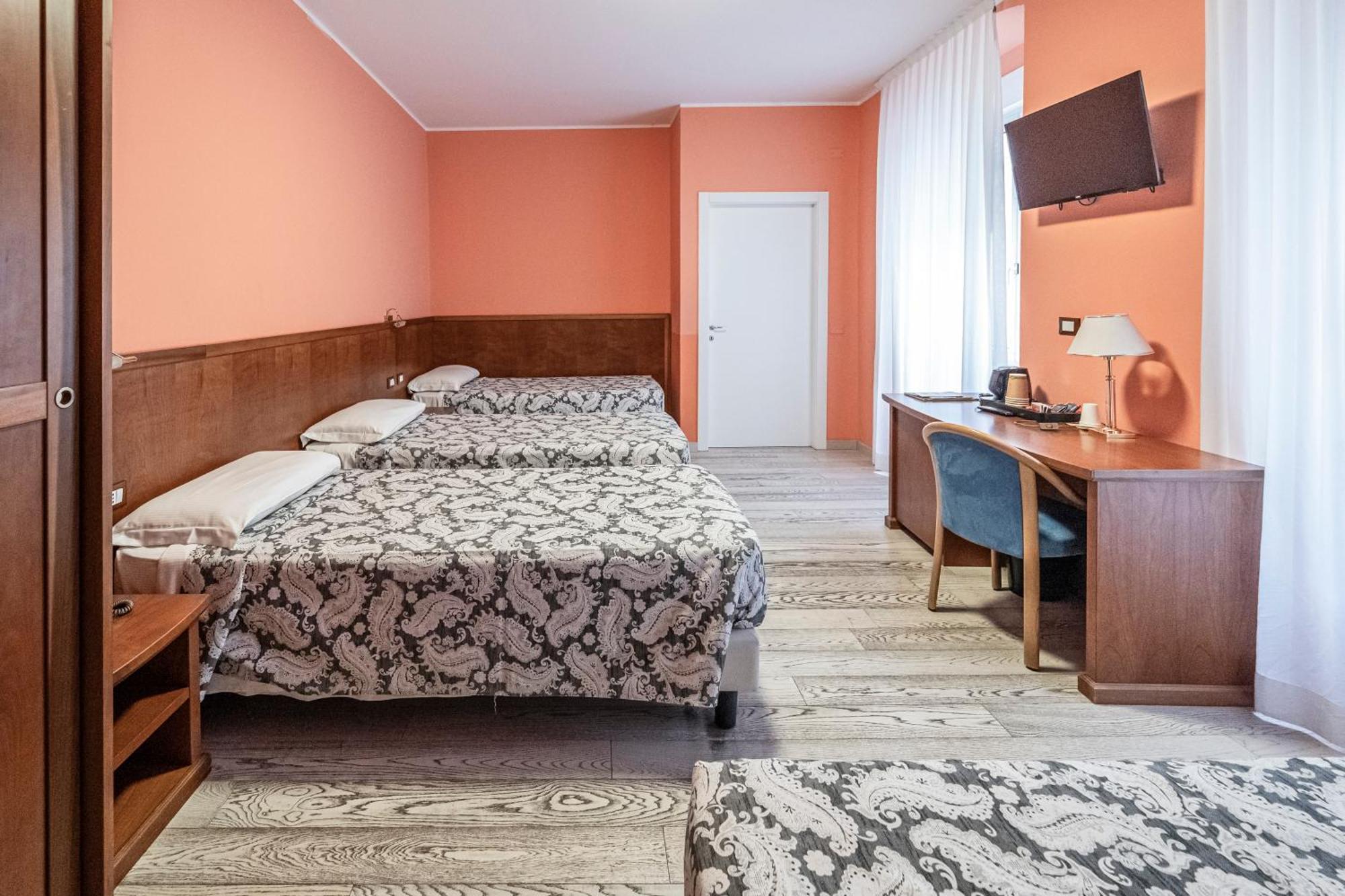 Hotel Italia ตรีเอสเต ภายนอก รูปภาพ